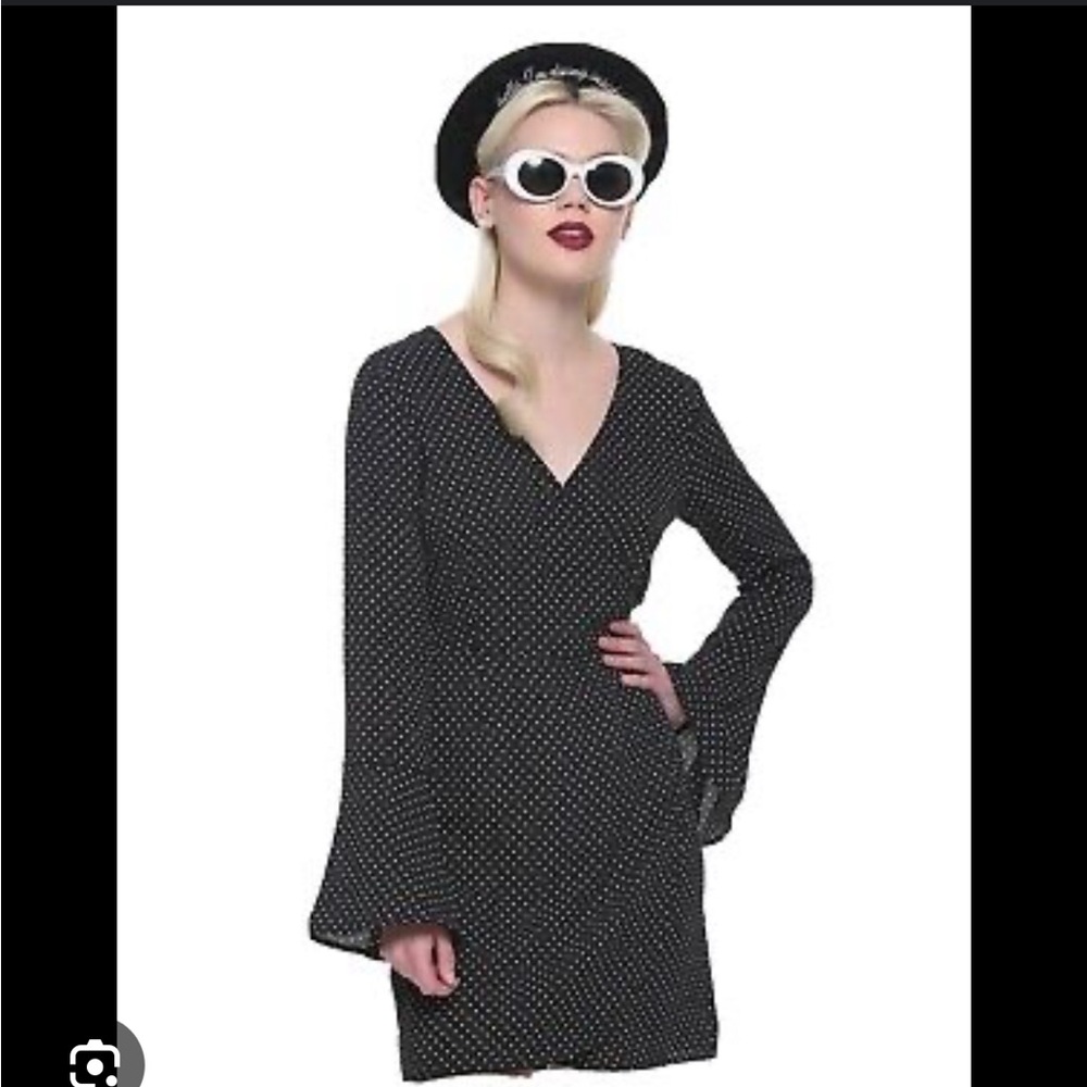 POLLY & ESTHER Black white Juniors Polka dot WRAP DRESS medium, trumpet sleeve